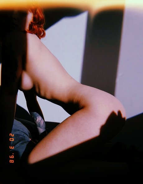 roskosh art actress galleries