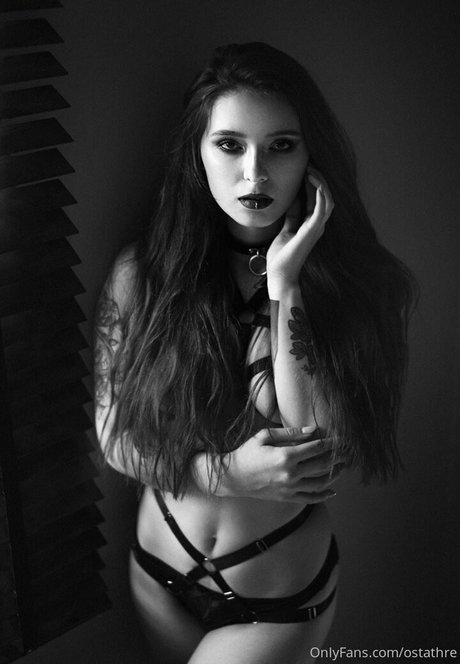 roskosh art actress gallery