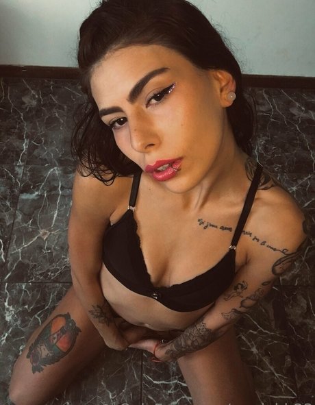 mariahh23 free pornstar pictures