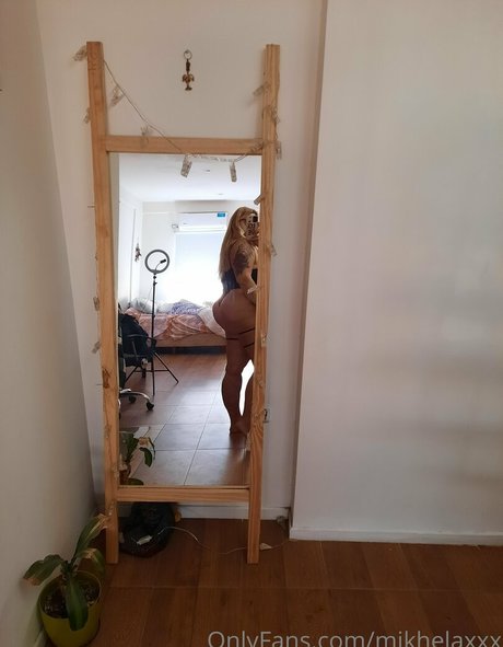 mikhelaxxx perfect star pic