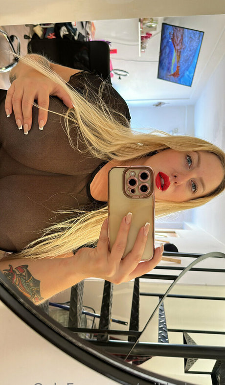 mikhelaxxx xxx pornstar photo