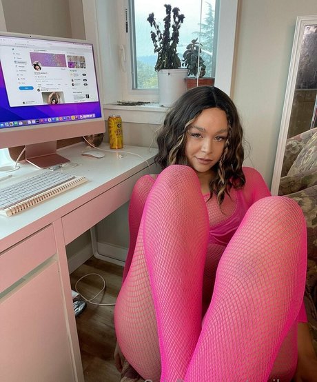 Nariluvsu model pretty picture