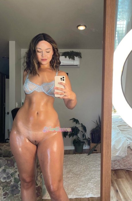 Nariluvsu sexy pornstar photo