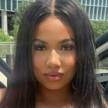 lailathebrat2 erotic model pic