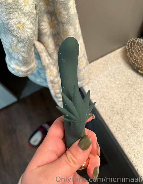 mommaali star pornographic galleries