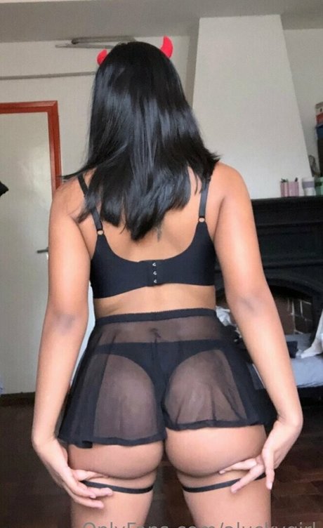 aluckygirl hot actress pictures