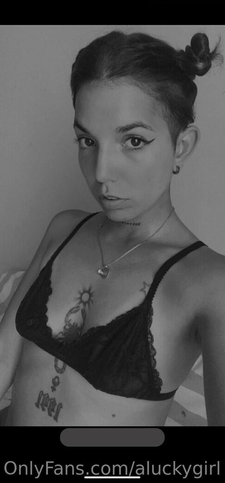 aluckygirl model hot photo