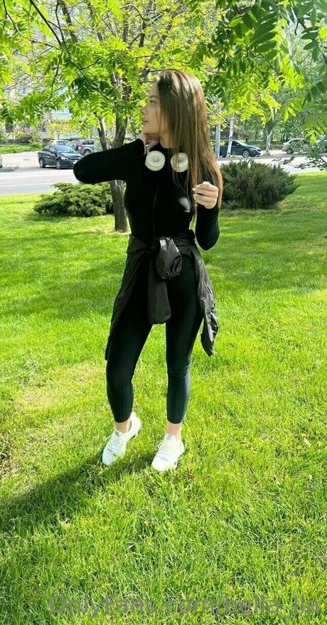 bella lla beautiful model image