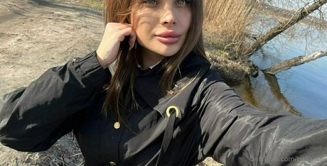 bella lla sexy actress pictures