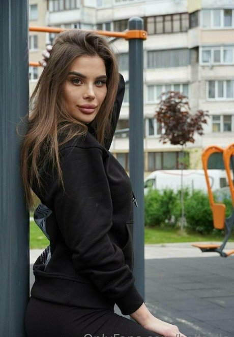 bella lla pornstar hot gallery