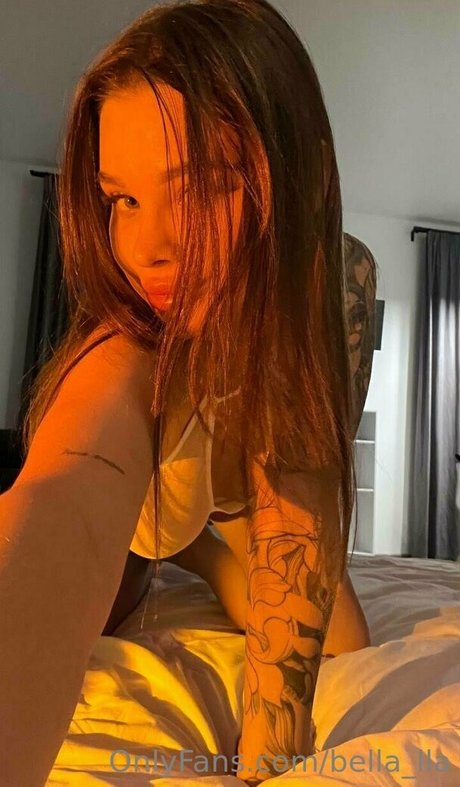 bella lla xxx model photo
