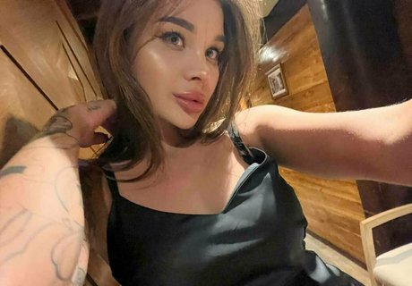 bella lla model sexy pics