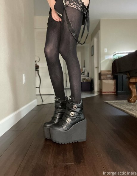 Alieninara free model photo