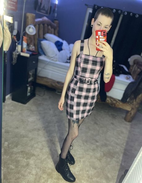 Alieninara nudes star galleries