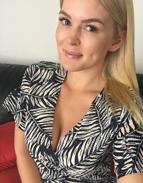 elleknox sexy pornstar img