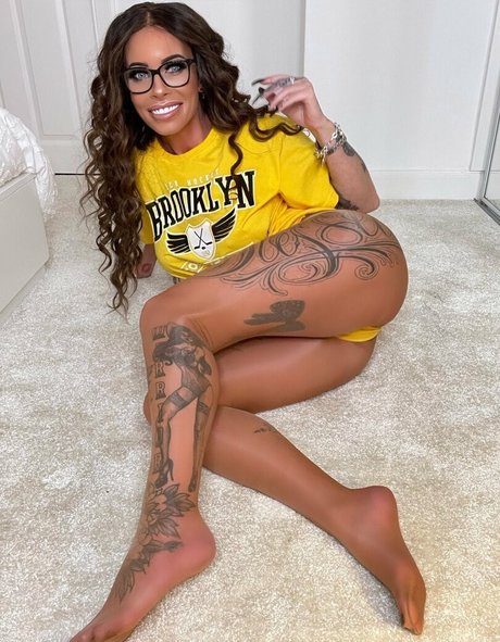 big tits mom onlyfans sexy nude picture