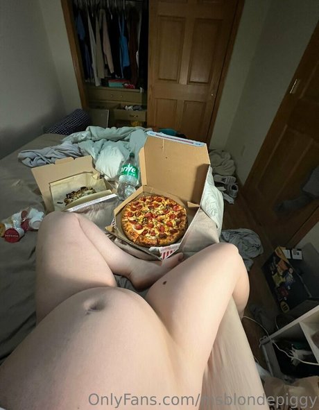 msblondepiggy naked model picture