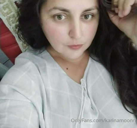 karinamoonn pretty pornstar gallery