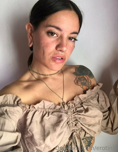erotiniii sex model gallery