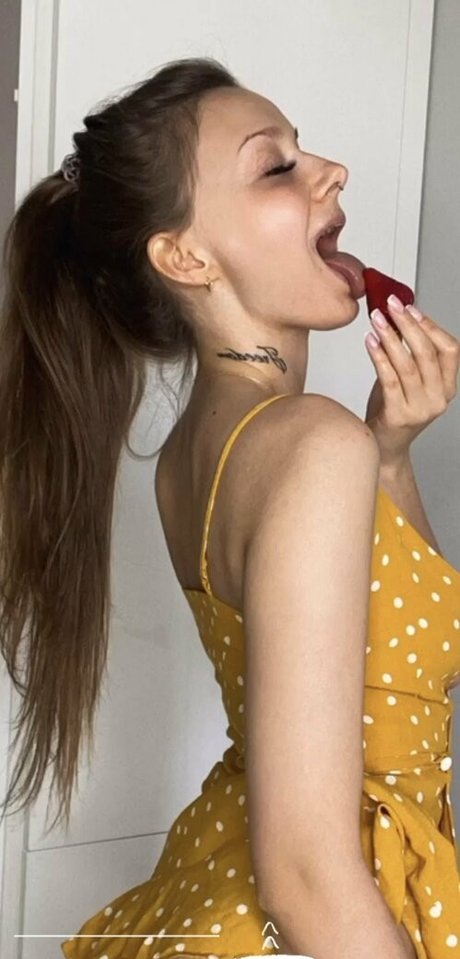 yourgirl julie hd pornstar pics