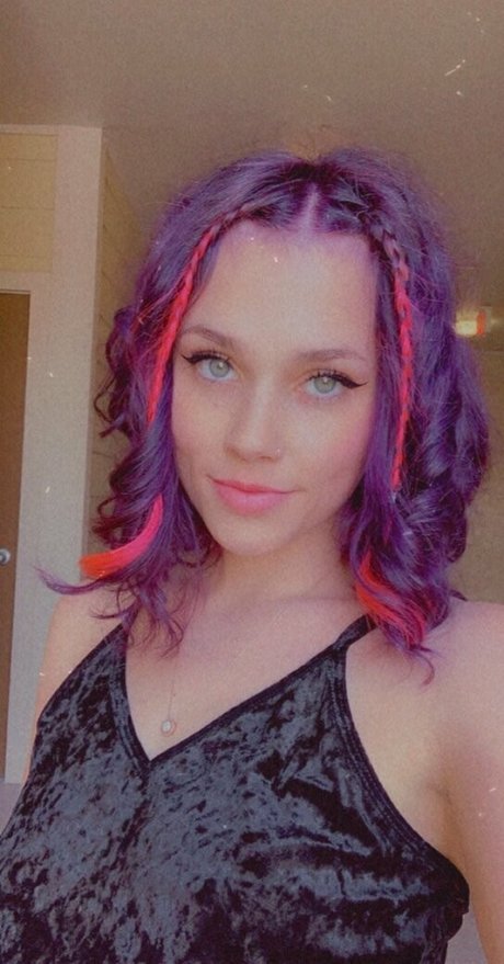 rileyraerides pretty pornstar image