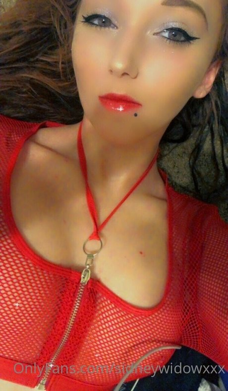 sidneywidowxxx erotic model photo