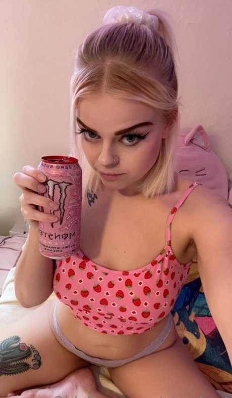 ehoebrat adult model picture