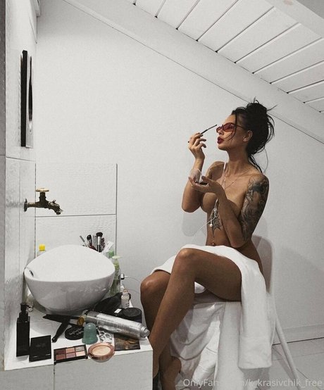 sunny free model hot picture