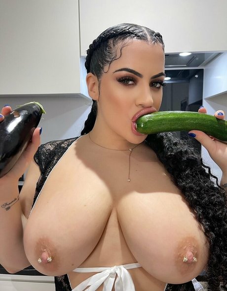 lissaairesvipclub model xxx pictures