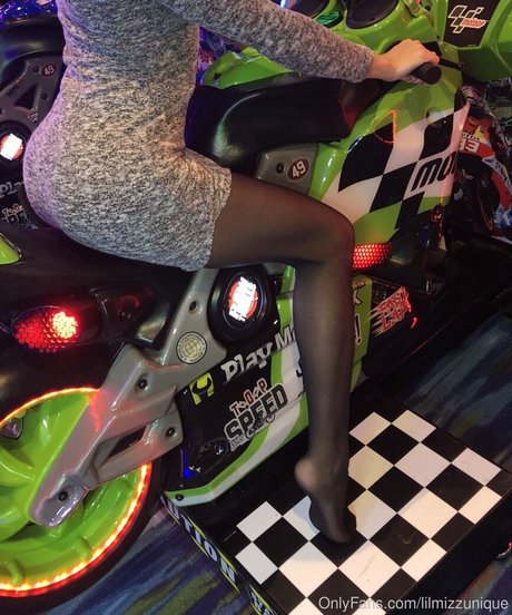 lilmizzunique pornographic model archive