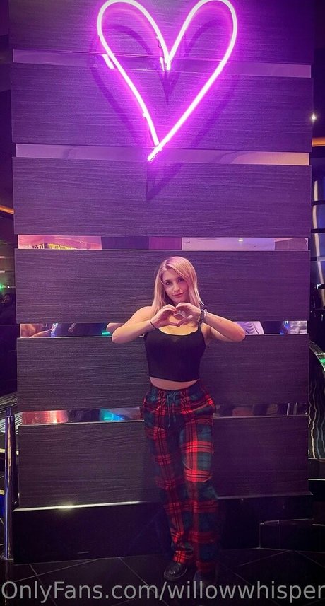 willowwhispers naked model picture