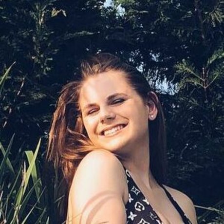 Emily V model perfect image