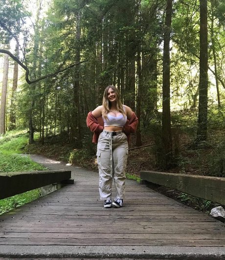 Haley E free model pics