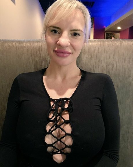 Tori Hendricz model porn photo