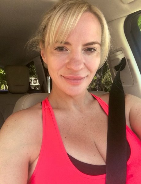 Tori Hendricz hd model image