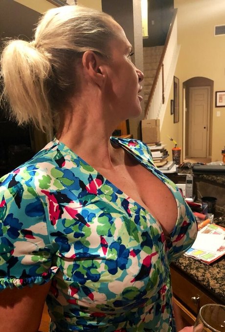 Tori Hendricz art model images