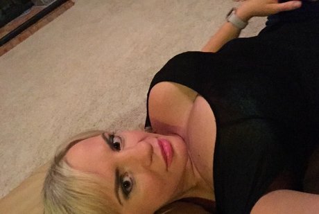 Tori Hendricz hot actress gallery