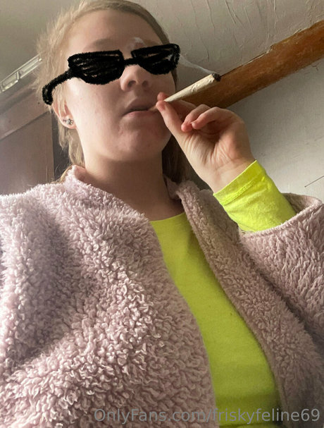 friskyfeline69 erotic actress img