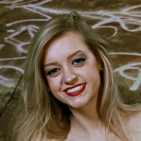 Cali Skye sexy actress img