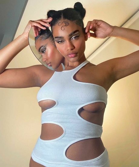 Aslayy Baugh art model pics