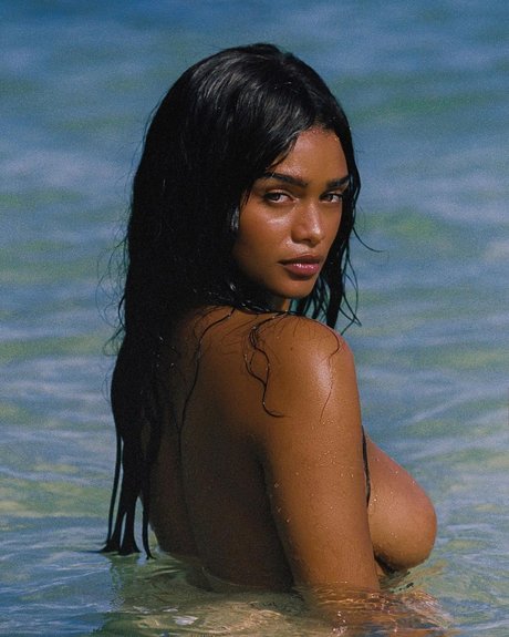 Aslayy Baugh pornstar hd pics