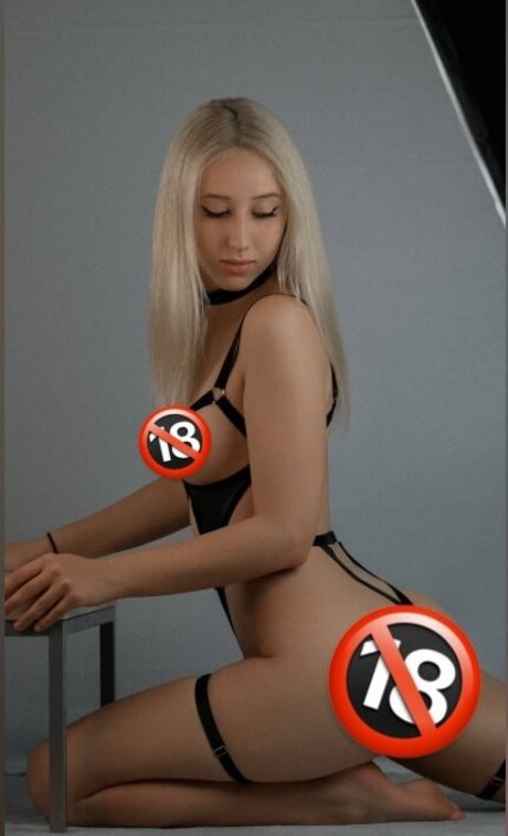 denyandelly exclusive actress photo