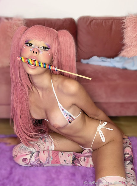 Nikki Barlowe hot star img