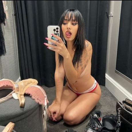 Akasha Collins star porn galleries