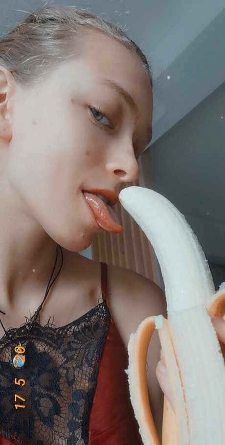 Evaveil high quality model picture