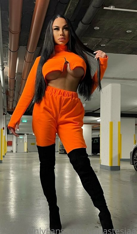 vanastesiaa hot model img