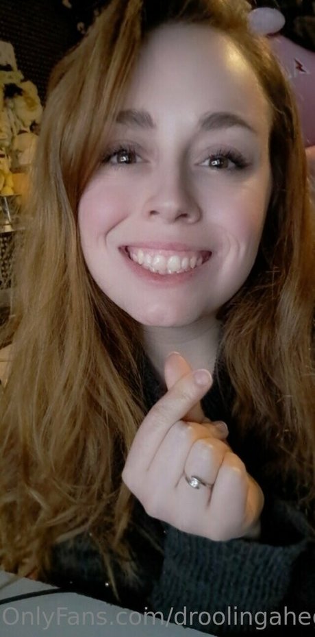 DroolingAhegaoQueen xxx star image