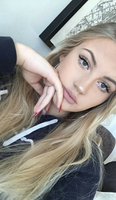 Elsathora nudes actress photo