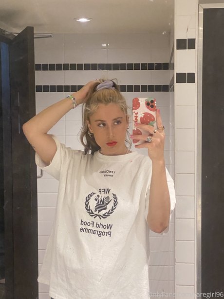 Raregirl96 nice model pics