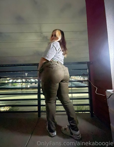 ainekaboogie pornstar erotic pictures